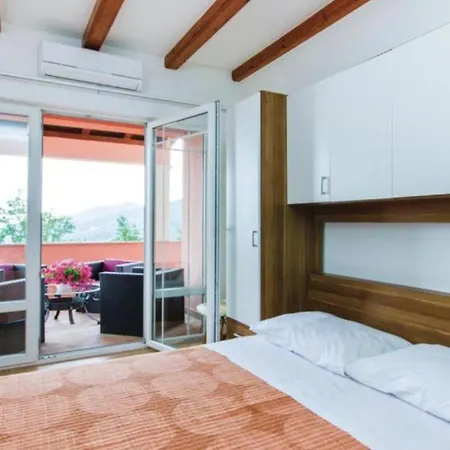 Happiness Pool&wellness By Guide Villa